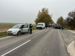 A tűzoltók átvizsgálták a járműveket