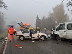 A tűzoltók feszítővágó segítségével szabadították ki a beszorult embert