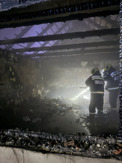 Kigyulladt egy melléképület Farmoson
