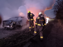 Kigyulladt egy személygépkocsi az M4-es autóúton