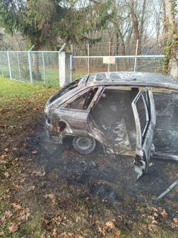 Teljes egészében égett a gépkocsi