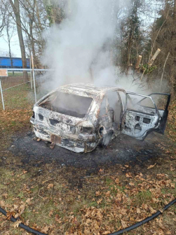 Az oltást követően a tűzoltók visszahűtötték a felmelegedett fém alkatrészeket