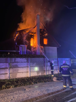 A tűzoltók átvizsgálták az épületet
