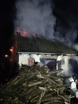 A tűzoltók átvizsgálták az épületet