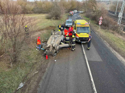 Fejtetőn állt meg az autó