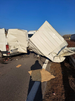 A dabasi tűzoltók végezték a műszaki mentési feladatokat.