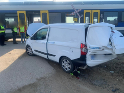 A gépkocsi hátuljának ütközött a vonat