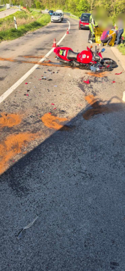 Személygépkocsi és egy motorkerékpáros ütközött össze Biatorbágy közelében