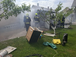 A tüzet a ráckevei, a szigetszentmiklósi és a dömsödi tűzoltók oltották el