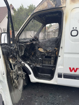 Menet közben kigyulladt egy kisteherautó Pilisen