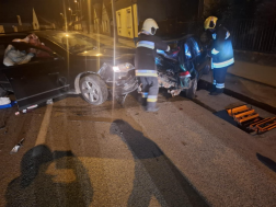 Parkoló gépkocsinak ütközött egy autó