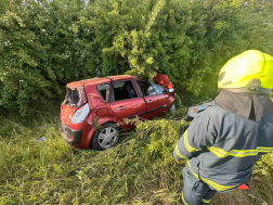 Árokba csapódott az autó