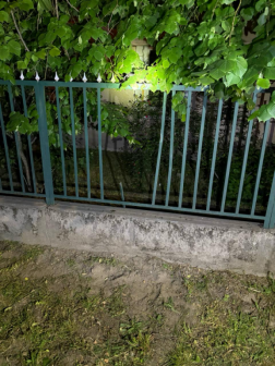 Kerítésnek ütközött a jármű