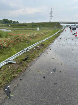 Felborult egy gépkocsi az M4-es autóúton