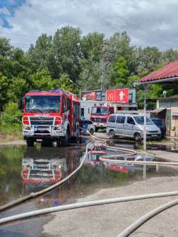 A váci, rétsági és fővárosi hivatásos tűzoltók vonultak a helyszínre