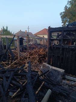 A tűzoltók átvizsgálták az épületeket