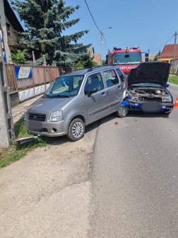 Parkoló autónak csapódott egy személygépkocsi