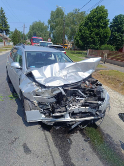 Két személygépkocsi ütközött össze