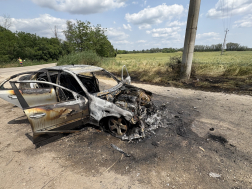 A tűz az autó környezetére is átterjedt