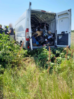 Kisteherautó és egy személygépkocsi ütközött össze 
