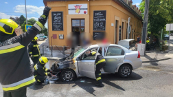Gépkocsi égett Gödöllőn