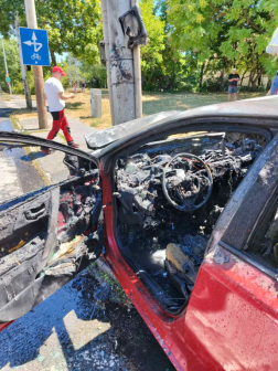 Oszlopnak hajtott egy személyautó Szentendrén