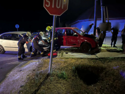 Két személygépkocsi ütközött össze