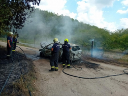 Kigyulladt egy személygépkocsi Pilis külterületén