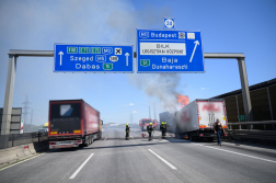 Kisteherautó égett az M0-on