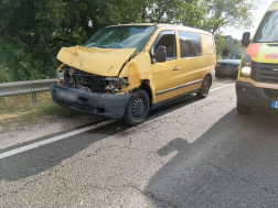 Az összetört járművek forgalmi akadályt okoztak