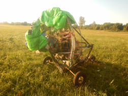 Fának ütközött egy motoros siklóernyős