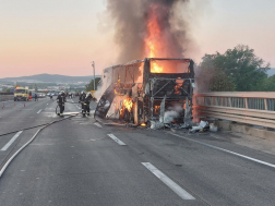 Menet közben kapott lángra a busz