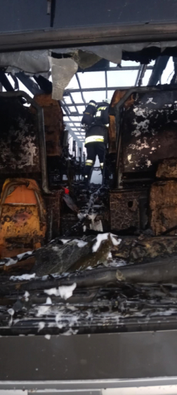 A buszon huszonnégy ember utazott