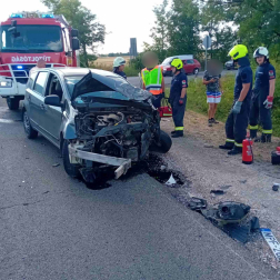 Személygépkocsik ütköztek össze a 405-ös főúton