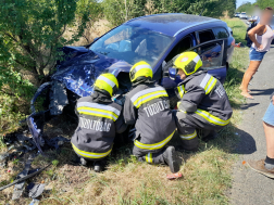 Kisteherautó és egy személygépkocsi ütközött össze Ceglédbercelen