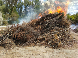 A tűzoltók munkáját erőgép is segítette