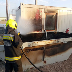 Hulladék égett a konténerben