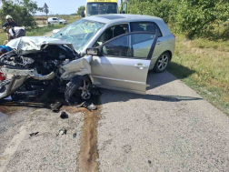 Az összetört gépkocsik forgalmi akadályt okoztak