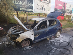 Teljes egészében égett az autó
