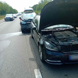 Az összetört autók forgalmi akadályt okoztak