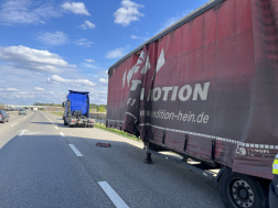 A tűzoltók átvizsgálták a kamiont