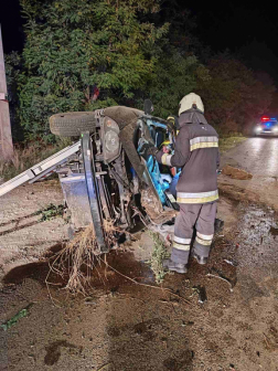 A gépkocsiban egyedül a sofőr utazott