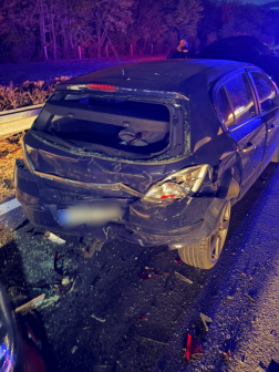 Az összetört autók forgalmi akadályt okoztak