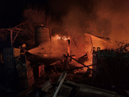 Disznó ólak égtek