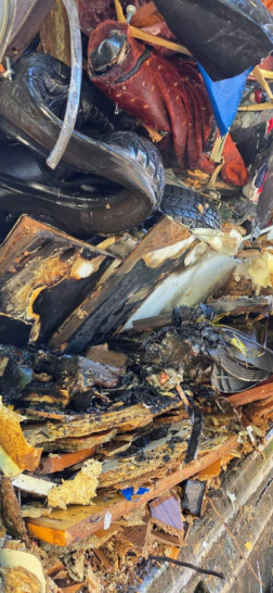 A tűzoltók átvizsgálták a járművet