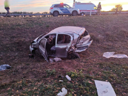 Az ütközés következtében az egyik autó az út menti árokba hajtott