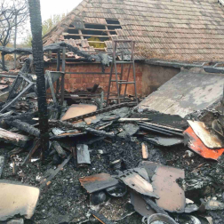 Összeépített melléképületek kaptak lángra Vácrátóton