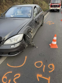 Két személygépkocsi ütközött össze