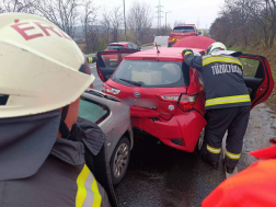 A műszaki mentés ideje alatt az érintett útszakaszt lezárták