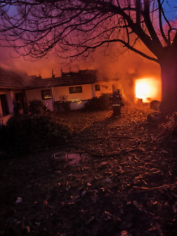 Kilencven négyzetméteres épület kapott lángra